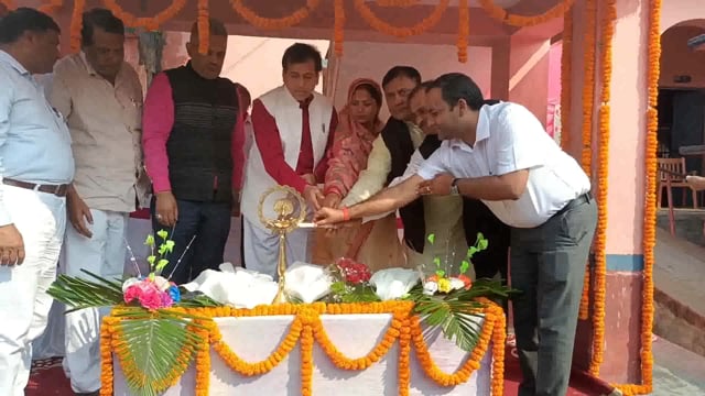 मध्य विद्यालय निस्ता में जिला जज का हुआ आगमन एवं हक हमारा भी तो है कार्यक्रम के बारे में लोगों की दी जानकारी