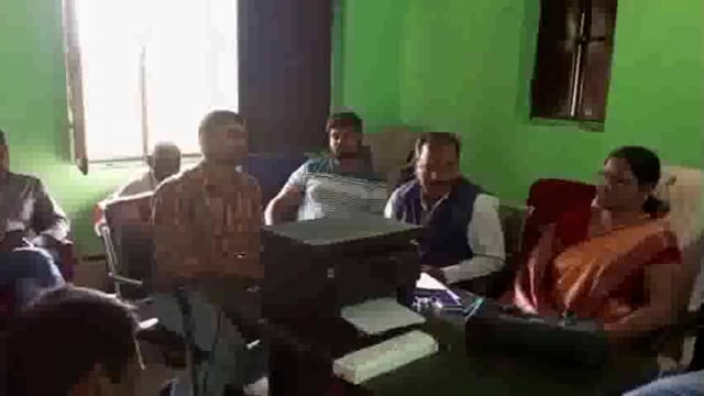 श्रीपाथर पंचायत भवन में मुखिया की अध्यक्षता में ग्राम सभा की हुई बैठक, उपमुखिया रहे मौजूद