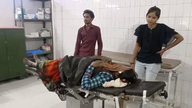 ऑटो-कार की टक्कर में 3 यात्री गम्भीर रूप से घायल