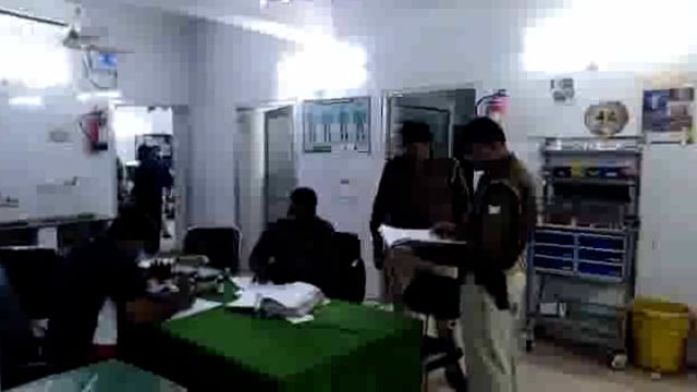 अज्ञात वाहन की टक्कर से बाइक सवार युवक गम्भीर रूप से घायल