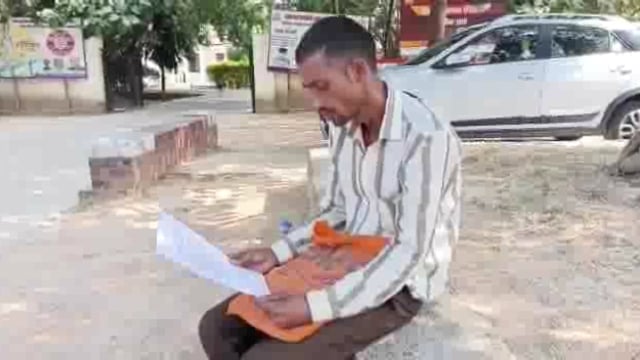 दबंगों की प्रताड़ना से परेशान पीड़ित ने एसपी से की न्याय की मांग