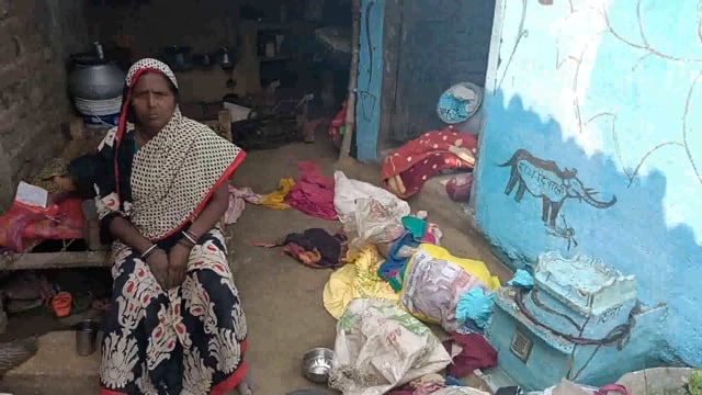 मदन महतो के घर में छिपे 6 बदमाशों को पकड़ कर मानिकपुर पुलिस थाने ले जाकर मामले की पूछताछ कर रही है