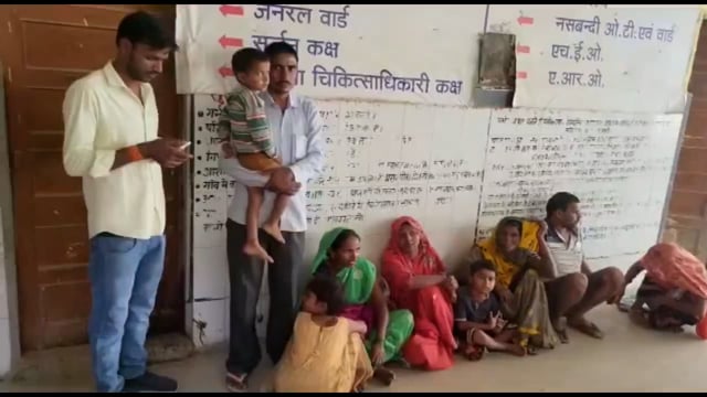 चिकित्सकीय लापरवाही से प्रसूता की मौत, परिजन बैठे धरने पर
CHC लालगंज डॉ सिल्पी पर चिकित्सकीय लापरवाही करने का आरोप