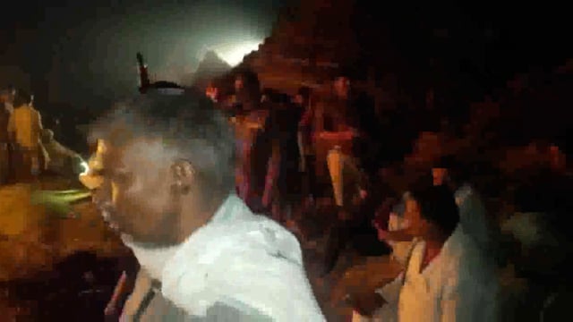 मलसराय में बिधुत चिंगारी से किसान की फसल में लगी आग लाखों रुपये की फसल जलकर हुई खाख ।