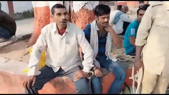 तारापुर पुलिस ने थाना चौक के समीप वाहन जांच के क्रम में 3 शराबी को शराब के नशे में किया गिरफ्तार।