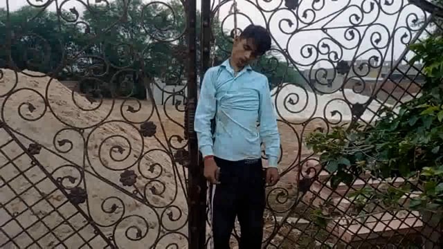 अज्ञात परिस्थितियों में फांशी पर लटका मिला युवक का शव सूचना पर पहुंची पुलिस जांच में जुटी ,मामला बरसाना रोड गोवर्धन का ।