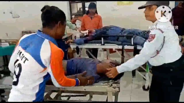 फुल्लीडुम जीपीएस स्कूल के पास दो बाइक की आमने-सामने की टक्कर में तीन जख्मी, प्राथमिक उपचार के बाद भागलपुर रेफर