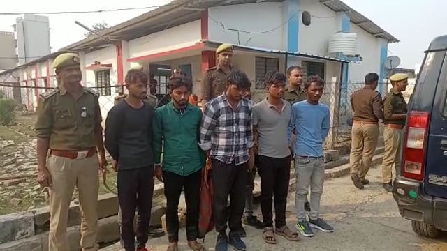 जालौन
जालौन जिले के उरई में दो दिन पहले हुई चोरी का हुआ खुलासा
चोरी का माल सहित चोरों का गैंग गिरफ्तार
अवैध असलहे बरामद 