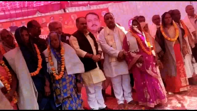 हीरागंज नगरपंचायत के बुजुर्गों  का भव्य सम्मान समारोह भाजपा नेता पप्पन सिंह ने किया आयोजित
अंगवस्त्रम किया भेंट 