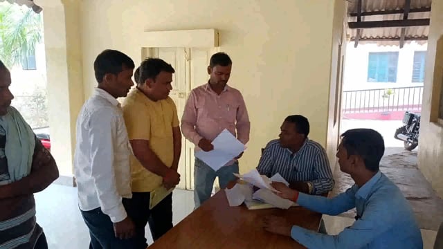 जमीनी विवाद को लेकर आदर्श थाना सूर्यगढ़ा में लगा जनता दरबार जिसमें एक मामले आए जिसका निष्पादन नहीं हो पाया