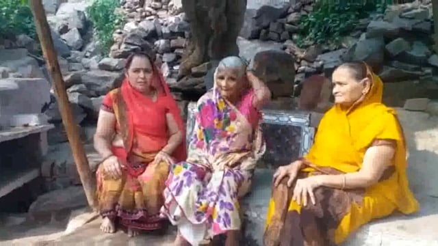 रिश्तेदार एडीजी पुलिस के नाम पर दबंगों ने  महलाओं से की मारपीट पुलिस पर कार्यवाही न करने का लगाया आरोप मामला आन्यौर का ।