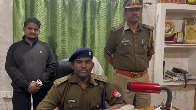 थाना कोतवाली पुलिस ने एक अभियुक्त को गिरफ्तार कर कब्जे से 03 किलोग्राम नाजायज चरस जिसके संबंध में क्षेत्राधिकारी औरैया
