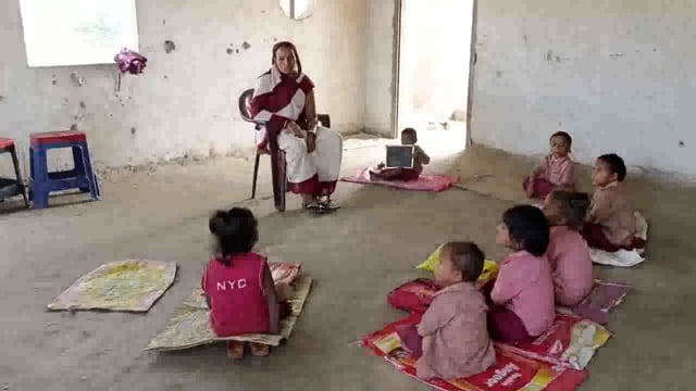 आंगनबाड़ी केंद्र संख्या 179 में चापाकल की व्यवस्था नहीं रहने से बच्चों को पानी पीने में होती है, परेशानी