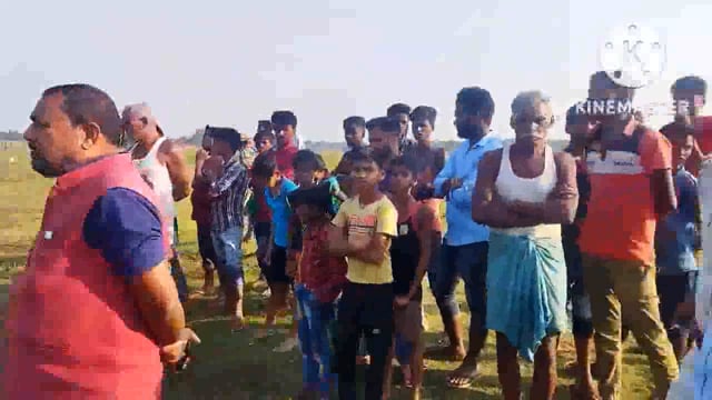 धाबा गांव के मध्यगिरी डैम के पास गड्ढे में मिला शब, शब को देखने जुटी ग्रामीणों की भीड़