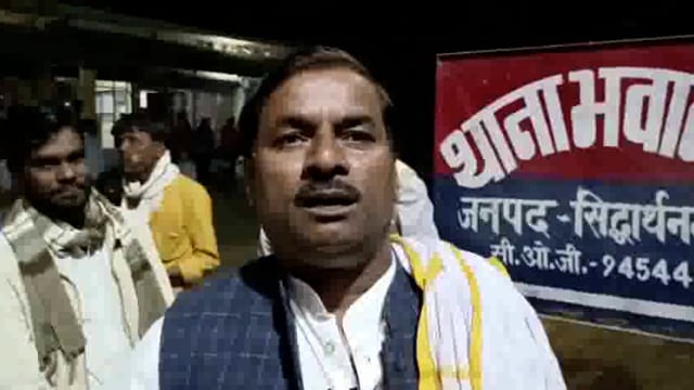 भवानीगंज पुलिस ने थाना परिसर स्थित मंदिर में प्रेमी जोड़ों कि कराई शादी ।