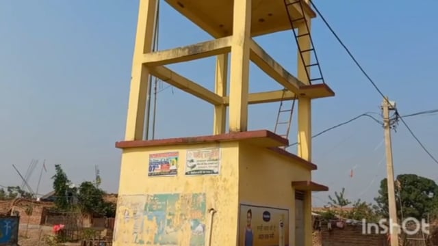 चानन  : जानकीडीह पंचायत के धनबह बेलदरिया गांव स्थित नलजल टंकी घर में ग्रामीण ने लगाया ताला।