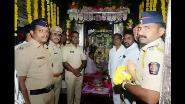 पोलीस अधीक्षक बसवराज तेली यांनी खरसुंडीच्या श्री सिद्धनाथ मंदिरात दर्शन घेतले