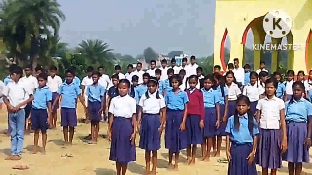 प्रोन्नत मध्य विद्यालय फुल्लीडुमर के छात्र-छात्रा प्रतिदिन व्यायाम कर हो रहे फीट