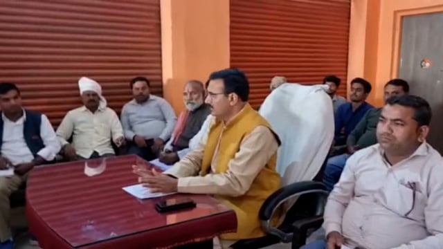 आगामी चुनाव स्नातक को लेकर इटवा भाजपा कार्यालय पर स्नातक मतदाताओं के साथ पूर्व बेसिक शिक्षा मंत्री सतीश द्विवेदी ने की ब