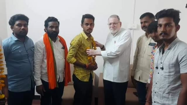 बाळासाहेबांची शिवसेना शिंदे गटात अनेक युवकांचा जाहीर प्रवेश