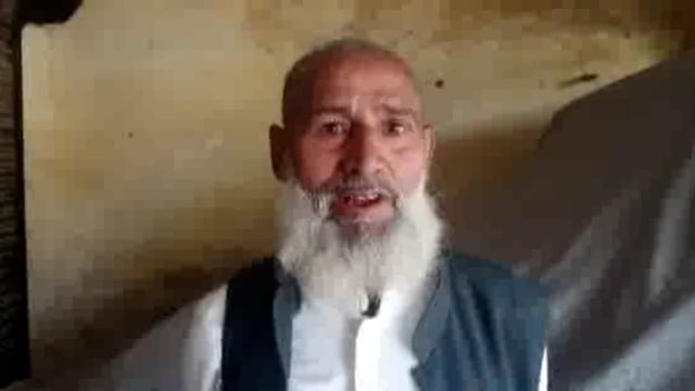 भुइगहवा में कोटेदार की दबंगई आई सामने ग्रामीणों का आरोप कार्ड धारकों को कम देते है राशन लोगो से करते है बदसलूकी।