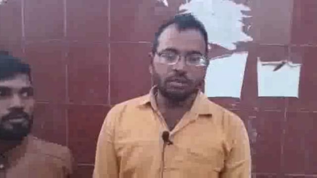 रिहायशी इलाके में निकला विशालकाय अजगर