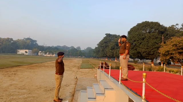 रिजर्व पुलिस लाइन सिद्धार्थनगर में SP अमित कुमार आनंद ने कराए सप्ताहिक परेड पुलिस लाइन का किया निरीक्षण।