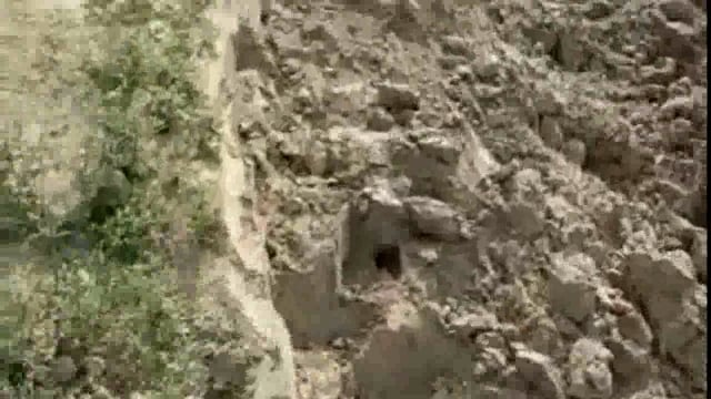 चकमार्ग पर खेत मालिक का चला फावड़ा,चकमार्ग काटकर खेत में मिलाने का आरोप सारी फसल चकमार्ग पर ही उगेगी
पीएसरानीगंज सरायगनई