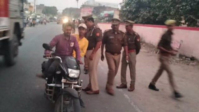 वजीरगंज: थाना अध्यक्ष चंद्र प्रताप सिंह के नेतृत्व में पुलिस ने चलाया वाहन चेकिंग अभियान