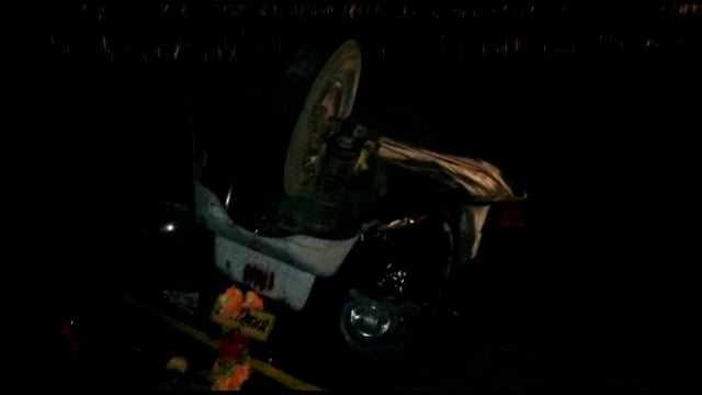 बल्लीकित्ता गांव के सिमरा पुल के समीप अज्ञात ट्रक ने ऑटो में मारी टक्कर ऑटो चालक सहित