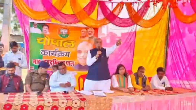 विश्वशौचालय दिवस के मौके पर सांसद जगदंबिकापाल ने बढ़नीचाफा में कार्यक्रम के दौरान कहा आपलोग करें शौचालय का इस्तेमाल