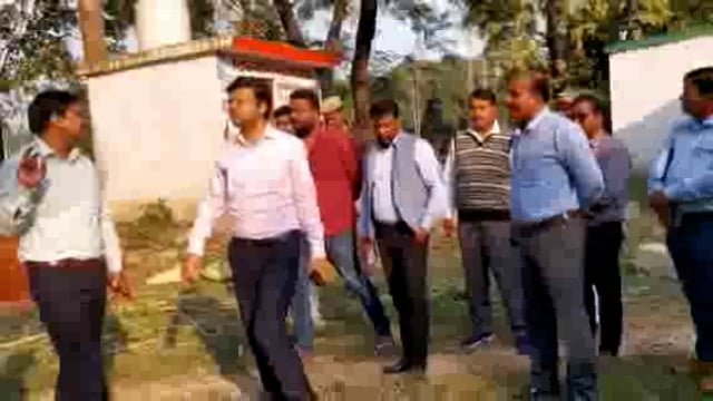 गोंडा: परिषदीय विद्यालय में चले कायाकल्प के तहत कार्य का मुख्य विकास अधिकारी ने किया निरीक्षण