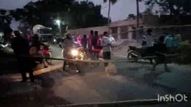 हवेली खड़गपुर संदेहास्पद स्थिति में युवक की मौत विरोध में ग्रामीणों ने बरियारपुर खड़गपुर मार्ग को किया जाम 
