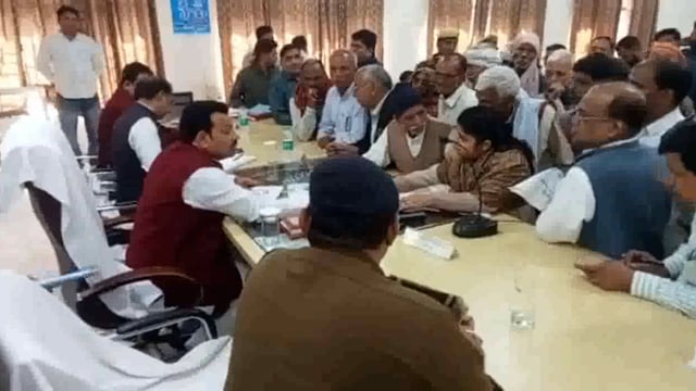 खैर तहसील में लगाया गया जनता समाधान दिवस राज्य स्वर राज्य मंत्री अनूप प्रधान ने सुनी जन समस्याएं