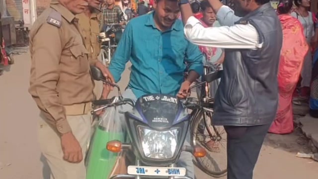 पुलिस अधीक्षक औरैया चारू निगम के निर्देशन में लोगों को किया गया जागरूक