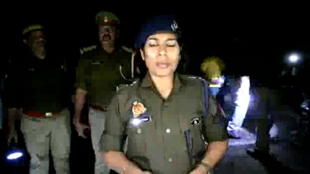 देवर ने भाभी की चाकू से गोदकर की हत्या के मामले में एसपी औरैया चारू निगम ने मीडिया को बताया