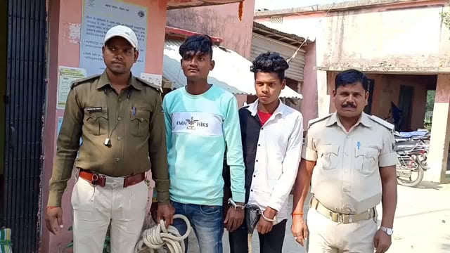 पुलिस ने छापेमारी अभियान चलाकर भर्रा सड़क से दो शराबियों को किया गिरफ्तार भेजा न्यायिक हिरासत जेल