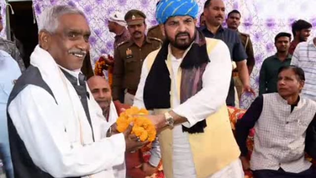 नवाबगंज क्षेत्र भ्रमण के दौरान सांसद कैसरगंज बृजभूषण शरण सिंह का लोगो ने किया स्वागत हार्दिक बधाई व शुभकामनाएं