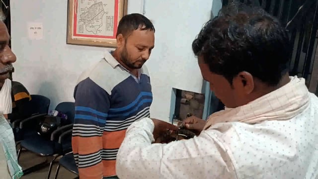 अमरपुर गांव से एक शराब विक्रेता को शराब के साथ गिरफ्तार कर भेजा गया जेल