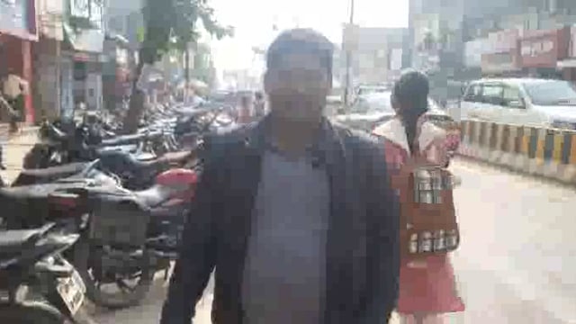 राशन लेने गए युवक की मोटरसाइकिल को उचक्के ले उड़े तलाश में फिर रहा युवक नहीं मिली मोटरसाइकिल तो कर आई एफ आई आर दर्ज