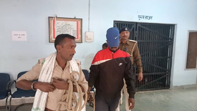 सूरजगढ़ा पटेल पुर गांव से एक शराब विक्रेता को शराब के साथ गिरफ्तार कर उसे भेजा गया जेल