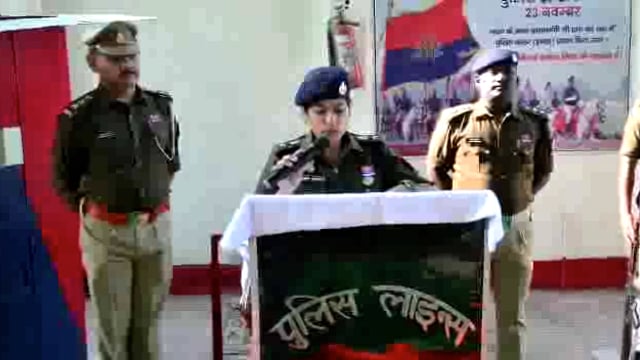 पुलिस अधीक्षक औरैया श्रीमती चारू निगम द्वारा पुलिस मुख्यालय ककोर में आए हुए पीड़ित फरियादियों की समस्याओ के दौरान निर्दे