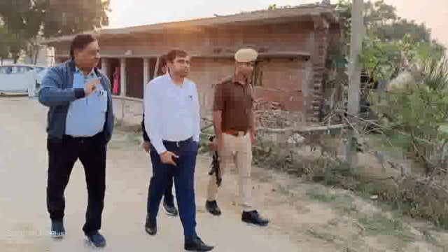 CDO जयेन्द्र कुमार द्वारा भिटिया,पचमोहनी,देवभरिया,बहादुरपुर में मार्ग निर्माण कार्य का किया निरीक्षण ।