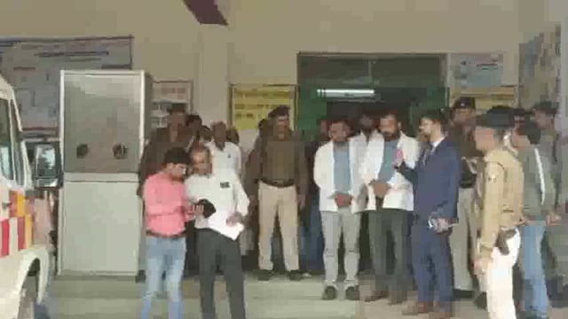 बांका डीएम ने धोरैया पहुंच विभिन्न विभागों का किया निरीक्षण, बीएओ व लेखापाल का वेतन हुआ बंद