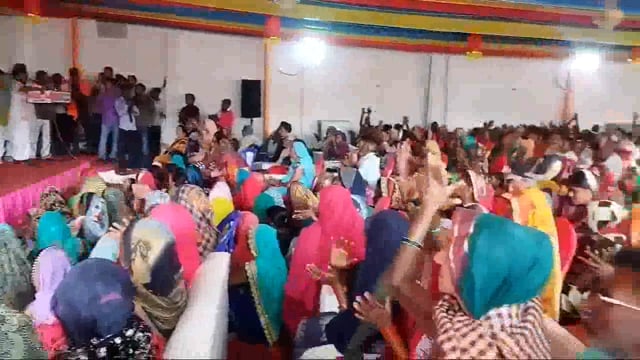 किसान सम्मेलन में कांग्रेस पर गरजे सांसद संगम लाल गुप्ता
न पं लालगंज अध्यक्ष उम्मीदवार ओपी तिवारी झुन्ना तिवारी ने आयोजन