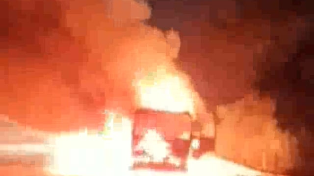 यमुनाएक्सप्रेसवे दौड़ाता ट्रेलर बना आग का गोला