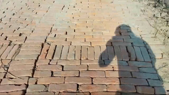 खडंजा निर्माण में मानकों की अनदेखी, पीले ईंट से किया निर्माण
सचिव की धांधली उजागर
रामपुर ब्लाक ग्राम बवालिया बाजीआफ्त