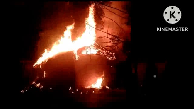 भितीया पंचायत के बनरचुआ गांव में सोना मुर्मू के घर लगी आग से 50 हजार रुपये की संपत्ति जलकर राख