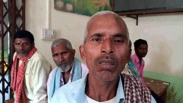 सूरजगढ़ ई किसान भवन में किसानों को गेहूं का बीज नहीं मिलने से नाराजगी