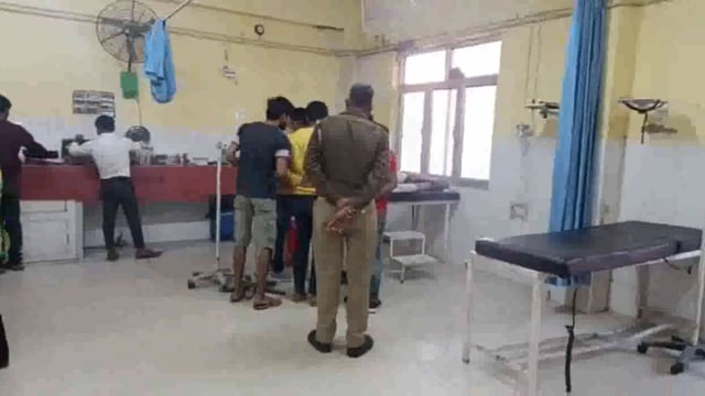 खेत की मेड काटने को लेकर हुआ दो पक्षों में विवाद पिता पुत्र हुए गंभीर रूप से घायल पुलिस ने जिला अस्पताल में कराया भर्ती